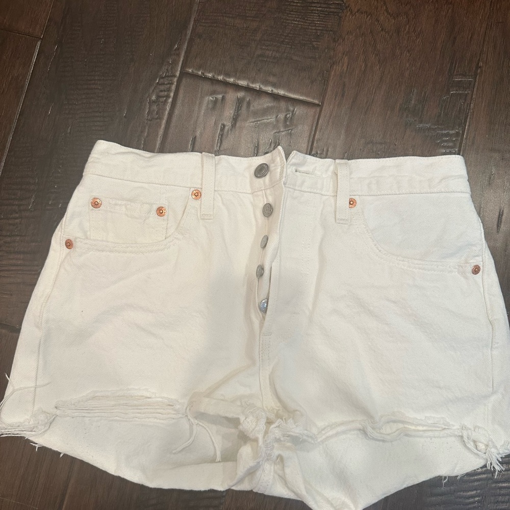 White Levi’s 501 shorts never worn!